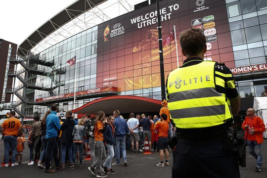 Oranje-mars voor WEURO zet Utrecht vast (video)