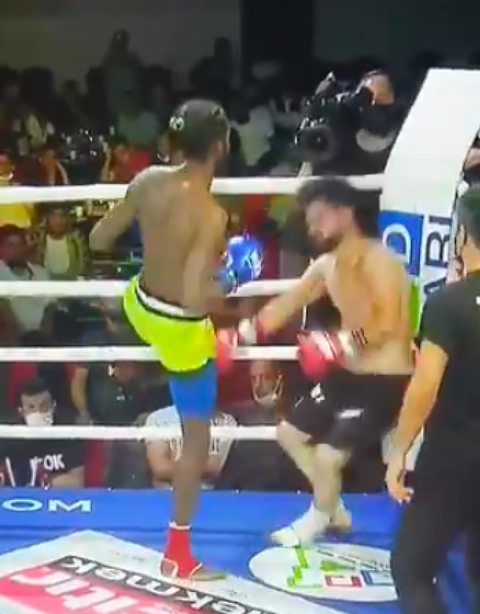 🎥 | Schitterende KO in Turkije: wreed geplaatste headkick vloert kickbokser