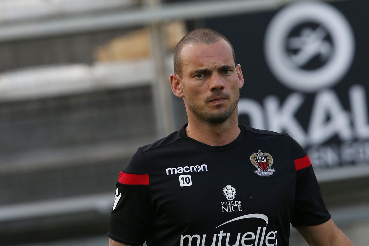 Voorlopig nog geen plek voor Sneijder bij Nice