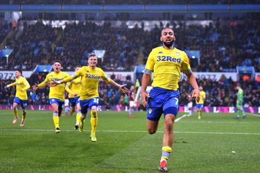 De beelden: Leeds United wint dankzij 2 goals in blessuretijd bij Aston Villa (video)