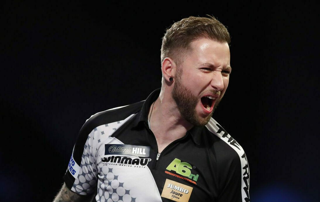 Danny Noppert is weergaloos bij European Darts Grand Prix, Van Duijvenbode verliest