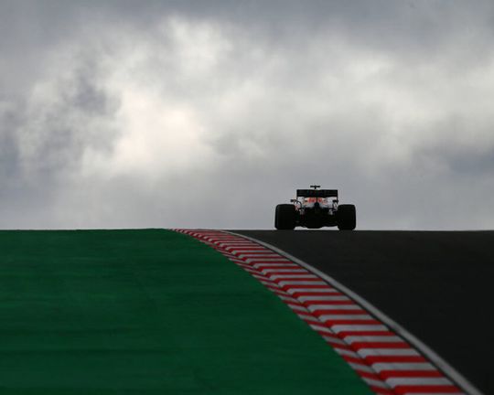 🎥 | Max Verstappen start vanaf P2 in Turkije, Lewis Hamilton snelste in kwalificatie