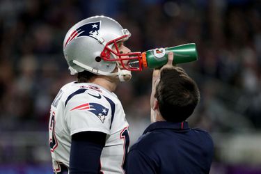 'Gids voor de Super Bowl': tips om wakker te blijven én een leuk drankspelletje (video)