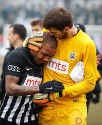 Partizan-speler in tranen van het veld na racistische spreekkoren