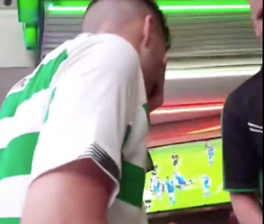 Celtic-fan viert treble met tattoo, maar maakt GIGA spelfout 😂 (video)