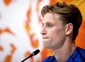 Frenkie de Jong had goed gesprek met arbeidsmigrant: 'Vroeg of ik naar Liverpool ga'