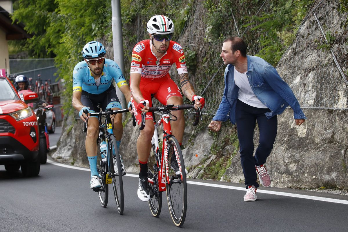 Vroege vluchters zijn de baas in 15e etappe Giro: Dario Cataldo (Astana) pakt de winst!