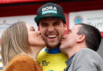 Schachmann pakt 2e etappezege in het Baskenland, valpartij voor Alaphilippe