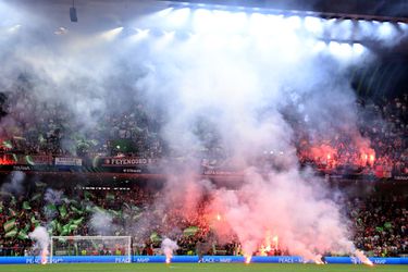 UEFA gaat weer met de pet rond bij Feyenoord: 3 boetes voor finale Conference League