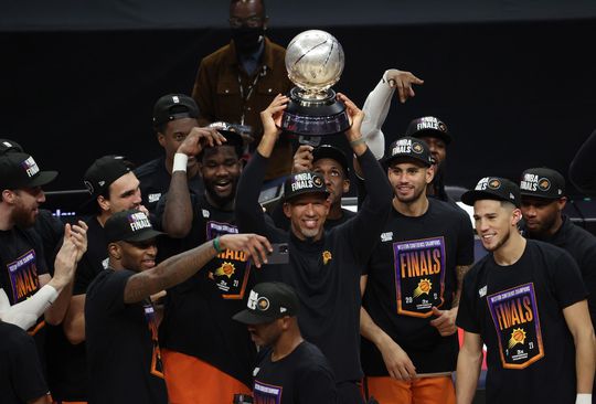 🎥 | Chris Paul in bloedvorm leidt Phoenix Suns na 28 jaar weer naar NBA-finale