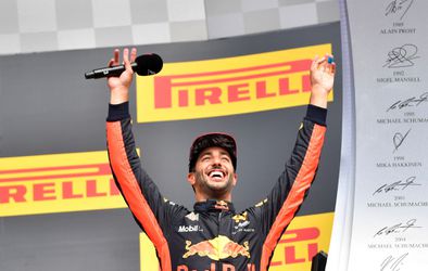 Ricciardo: 'Ik praat veel met m'n auto en masseer 'm' (video)