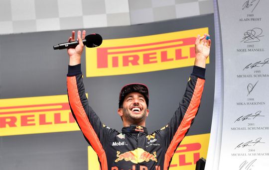 Ricciardo: 'Ik praat veel met m'n auto en masseer 'm' (video)