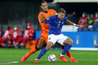 Van Dijk geeft De Boer alle credits: 'De trainer heeft het goed aangepakt'