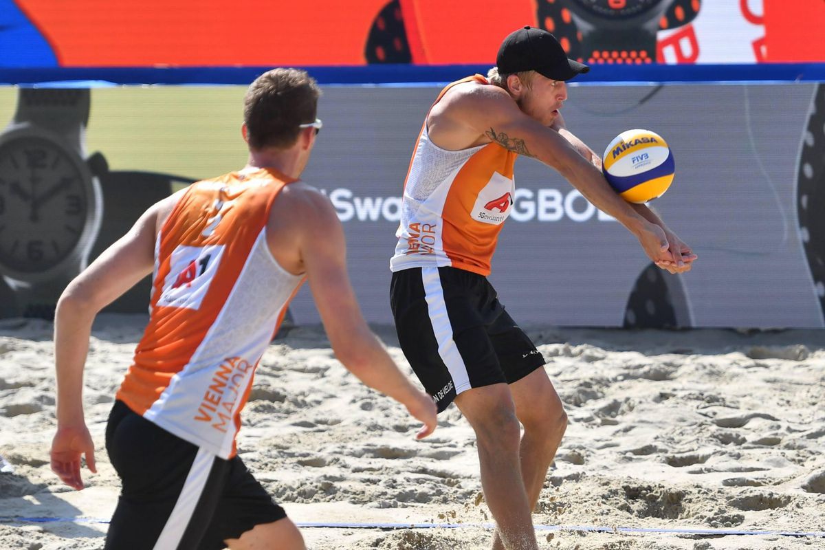 Beachvolleybal: Varenhorst en Van de Velde winnen Nederlands onderonsje