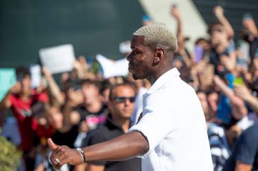 Hinkelende Paul Pogba maakt Juventus-training niet af vanwege knieblessure