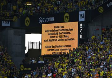 😱​ Borussia Dortmund-supporters zitten vast in stadion om verdachte auto met ronkende motor