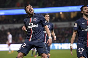 'Ook PSG-ster Lavezzi gaat voor miljoenen in de smog voetballen'