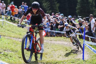 Mountainbikester Anne Terpstra 2de in laatste wereldbekerrace (video)