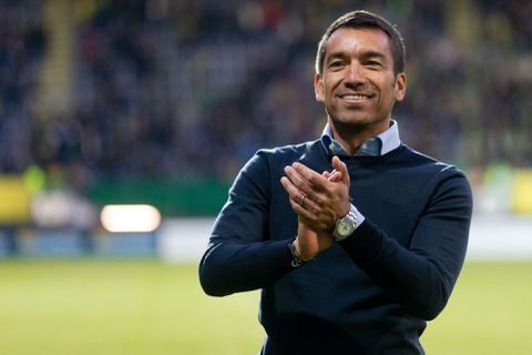 'KNVB denkt aan Giovanni van Bronckhorst als nieuwe bondscoach van de Oranje Leeuwinnen'