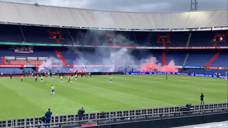 🎥 | Feyenoord-fans BESTORMEN De Kuip tijdens de wedstrijd