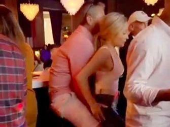 🎥 | NFL-hoofdcoach diep in de penarie nadat-ie lapdance krijgt van andere vrouw