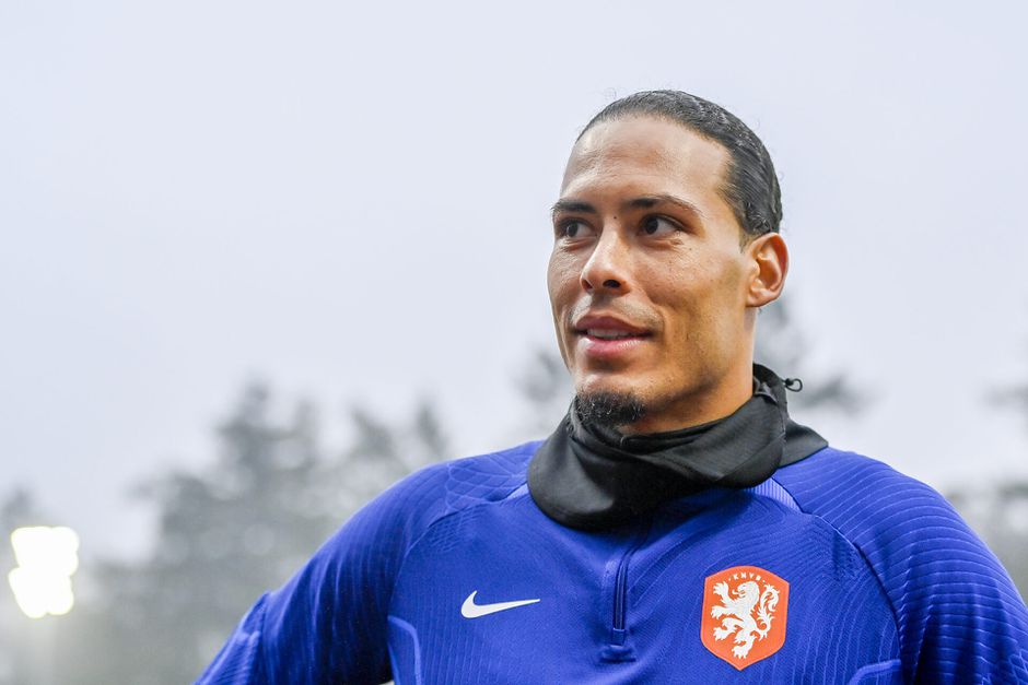Virgil van Dijk over ziektegevallen bij Oranje: 'Ik heb ook kipkerrie op en heb nergens last van'