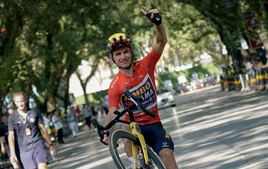 Jumbo-Visma oppermachtig in China: Milan Vader verzegeld eindzege, Olav Kooij wint sprint op zijn verjaardag