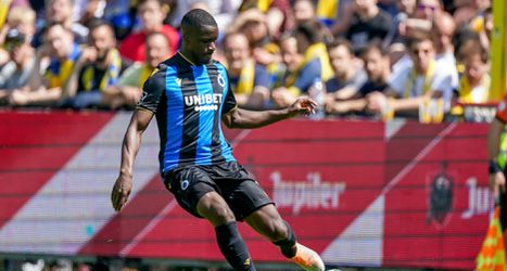 BIZAR! Club Brugge-verdediger Nsoki geeft kopstoot aan Beerschot-spits in oefenpot