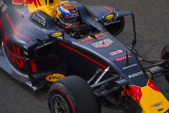 Verstappen heeft er al zin in: met nieuwe banden 'groter, beter, sneller!'