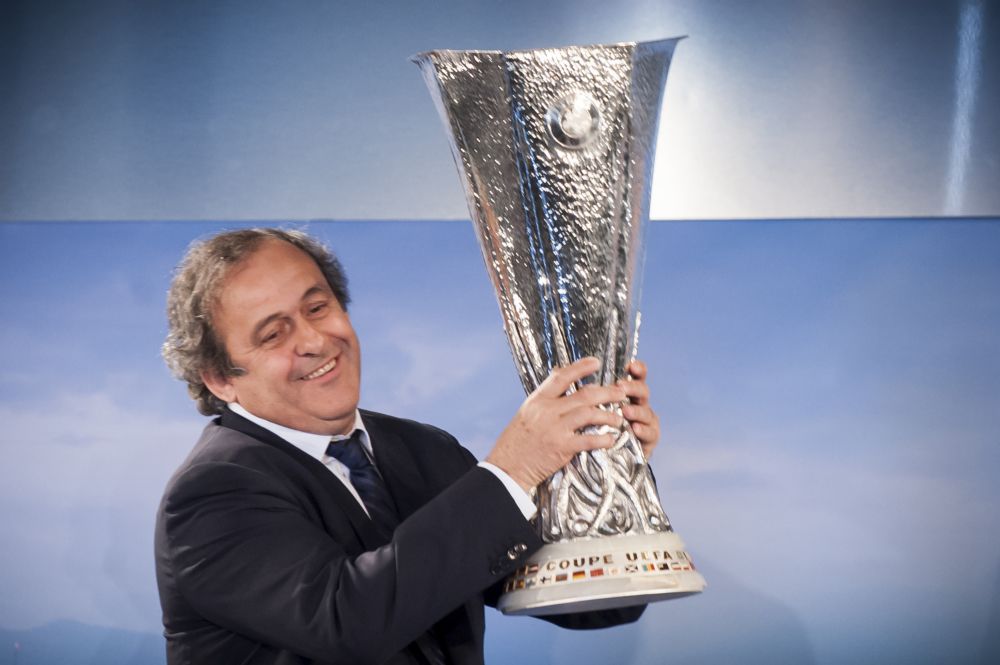 Guess who's back? Platini gaat comeback maken in voetbalwereld