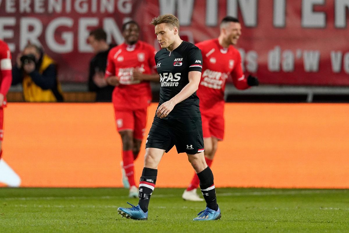 AZ vergeet naast koploper Ajax te komen na nederlaag in Twente