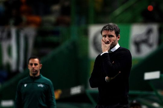 Veel Wolfsburg-fans haten op Mark van Bommel: 'Niet zo intelligent'