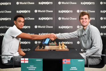 Haha! Wereldkampioen schaken vernedert Liverpool-talent Alexander-Arnold