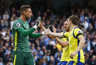 Geen feestje in de kleedkamer voor Stekelenburg: 'Kon meteen naar dopingcontrole'