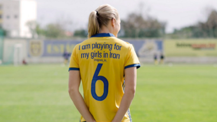 Zweedse vrouwen vervangen spelersnamen voor motiverende citaten op shirtjes