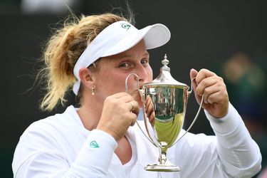 Rolstoel-koppel Aniek van Koot en Diede de Groot pakken Wimbledon-titel in dubbel (video)