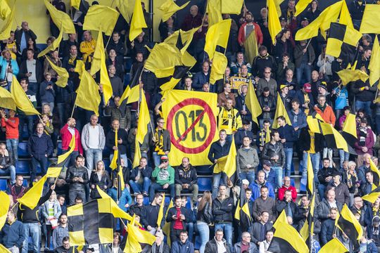 Triest! NAC- en Willem II-suporters mogen niet matten, ME moet het ontgelden (video)