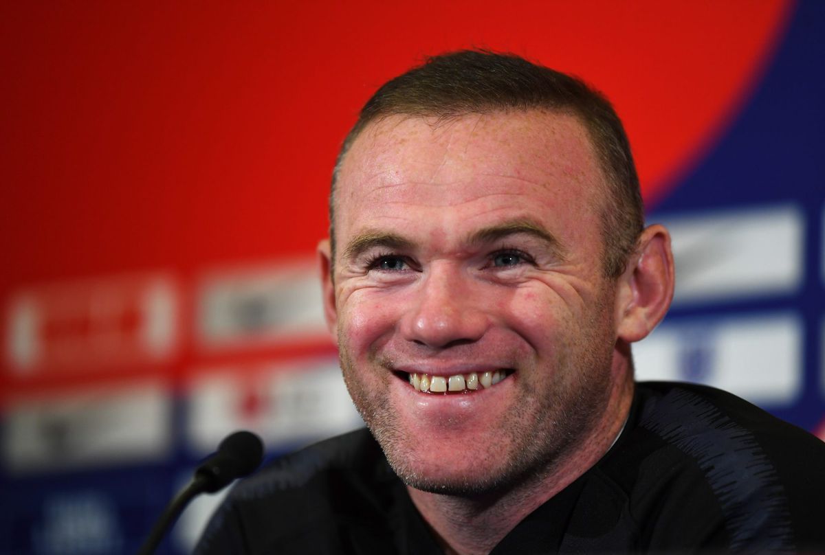 Rooney met nummer 10 én aanvoerdersband tijdens laatste interland