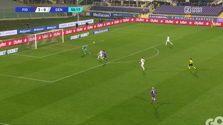 🎥 | Wát een chip! Dusan Vlahovic scoort met een lekkere stift voor Fiorentina