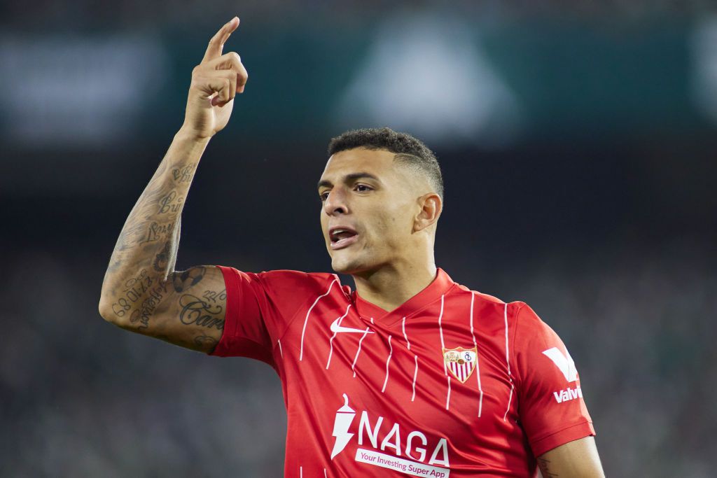 'Sevilla-verdediger heeft wel oren naar vertrek richting Newcastle en dient transferverzoek in'
