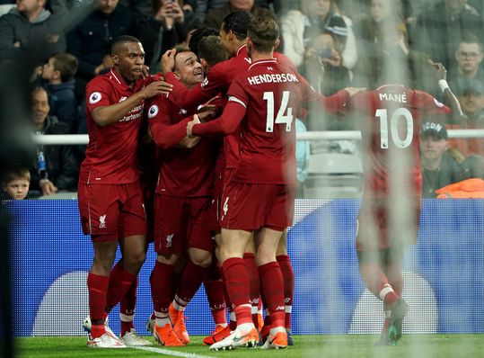 Bekijk hier hoe Liverpool de titeldroom ternauwernood in leven hield op bezoek bij Newcastle (video)