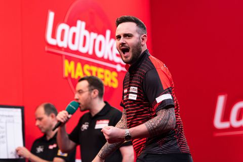 Cullen neemt het zondagavond op tegen Chisnall in de finale van Darts Masters 2022