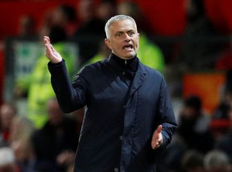 Mourinho houdt het rustig aan als United scoort tegen Chelsea