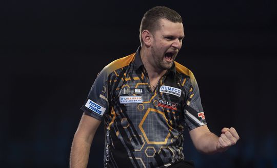 De reus verplettert klein duimpje: Martijn Kleermaker verslaat Griekse stuiterbal op WK