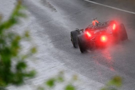 BAM! Max Verstappen poeft naar pole in regenachtig Montréal, Spanjaarden op P2 en P3
