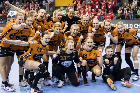 Zie hier hoe de Nederlandse handbalsters zich langs Tsjechië worstelden (video)