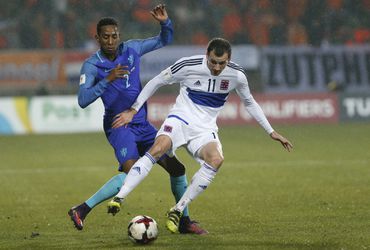 Brenet maakt domme fout bij debuut, Luxemburg op 1-1 (video)