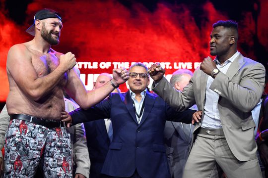 TV-gids: check hier hoe laat en waar je de bokspartij tussen Tyson Fury en Francis Ngannou kunt zien
