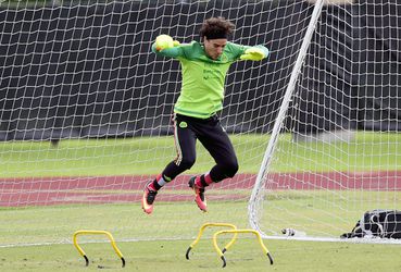 Mexicaanse doelman Ochoa naar Granada