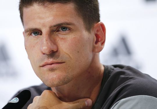 Mario Gomez-watcher: 'Hij had een hoed op en liep met z'n vrouw door Amsterdam'